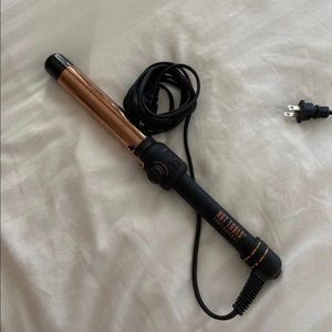 HOT TOOLS Rose Gold Curling iron/ wand (1.25”)